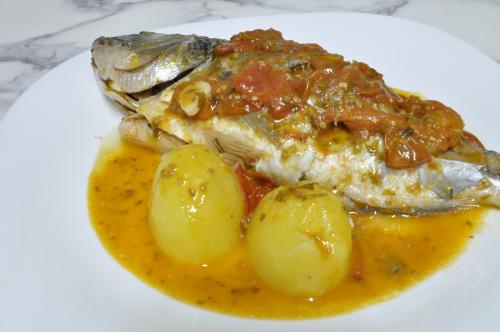 Jak uvařit pražma v opilé omáčce z cherry rajčátek? Snadné recept, připravený za Do 30 minut